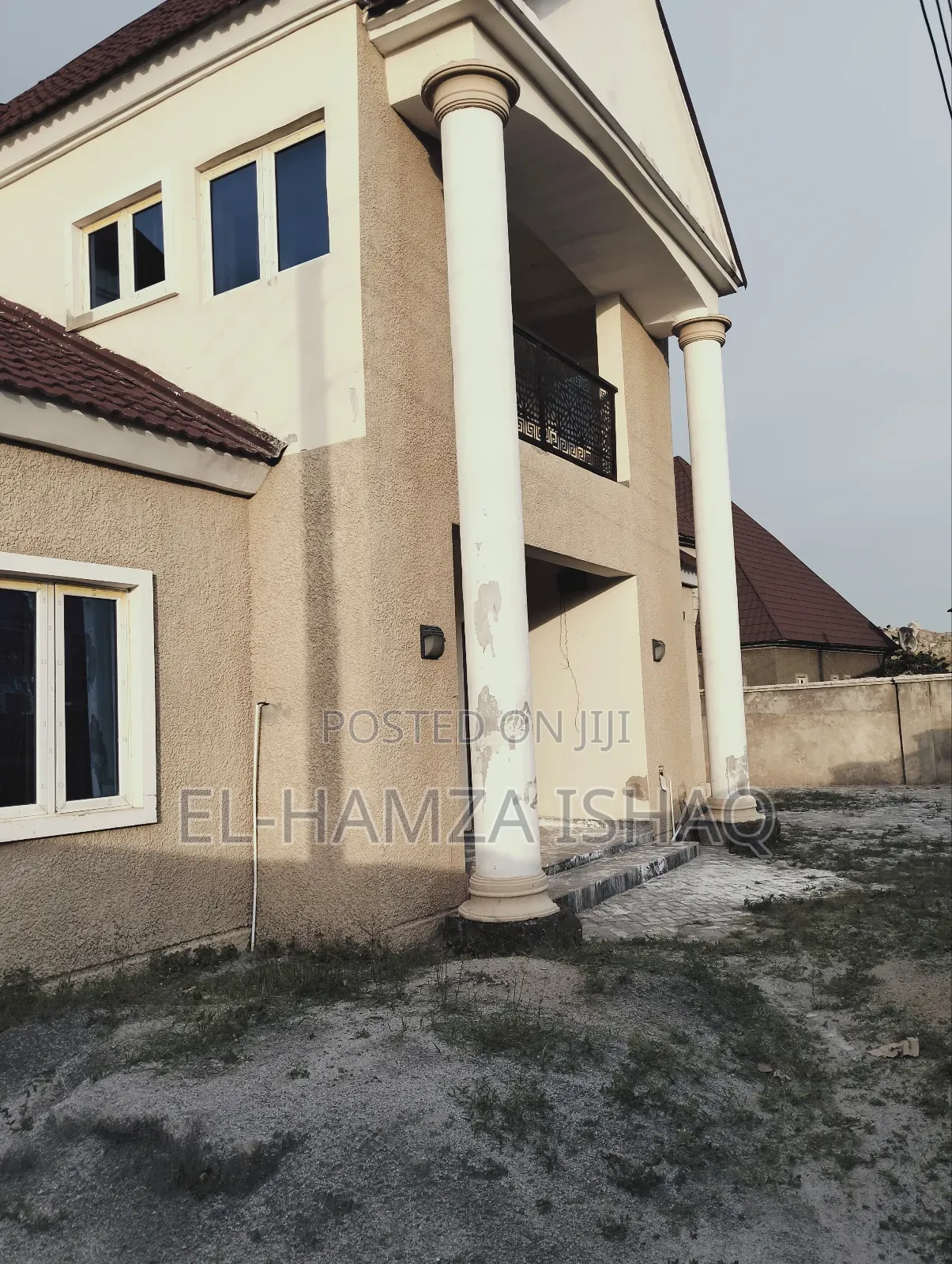 6bdrm Duplex in Apple Wood Estate, Lugbe District for rent