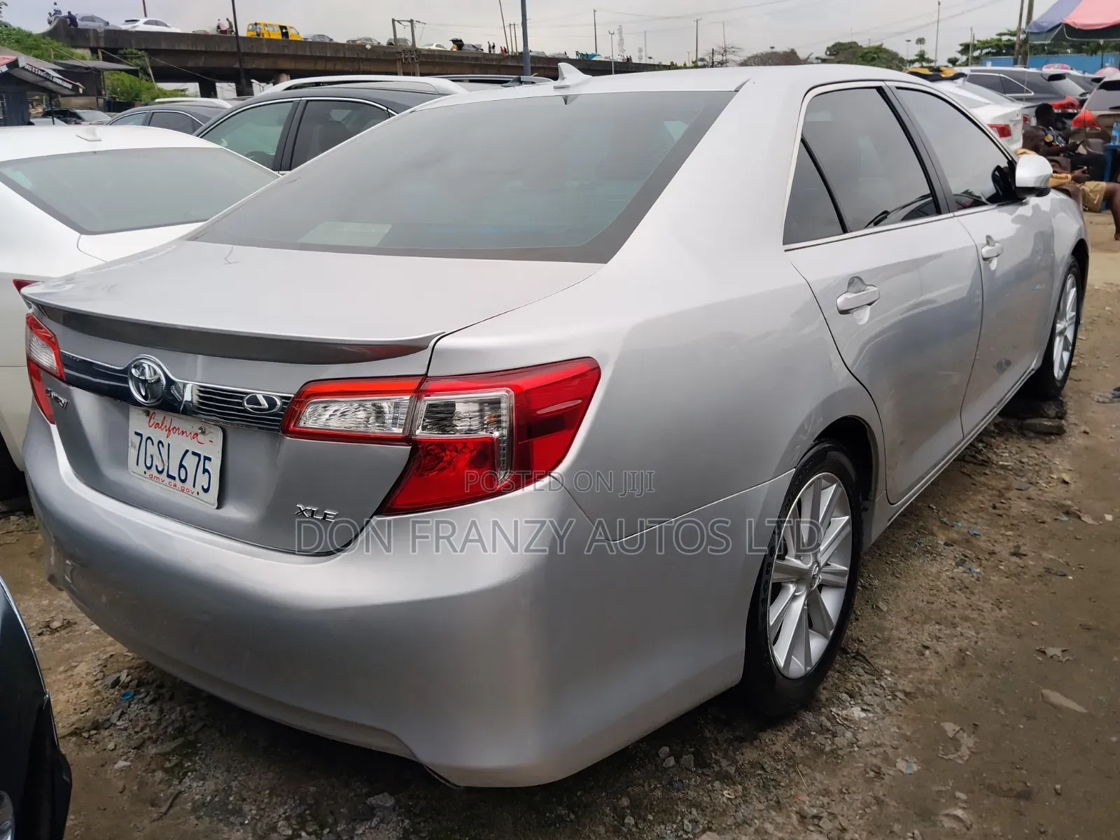 Toyota Camry XLE 4dr Sedan w/Prod. End 11/13 (3.5L 6cyl 6A) 2014 Silver