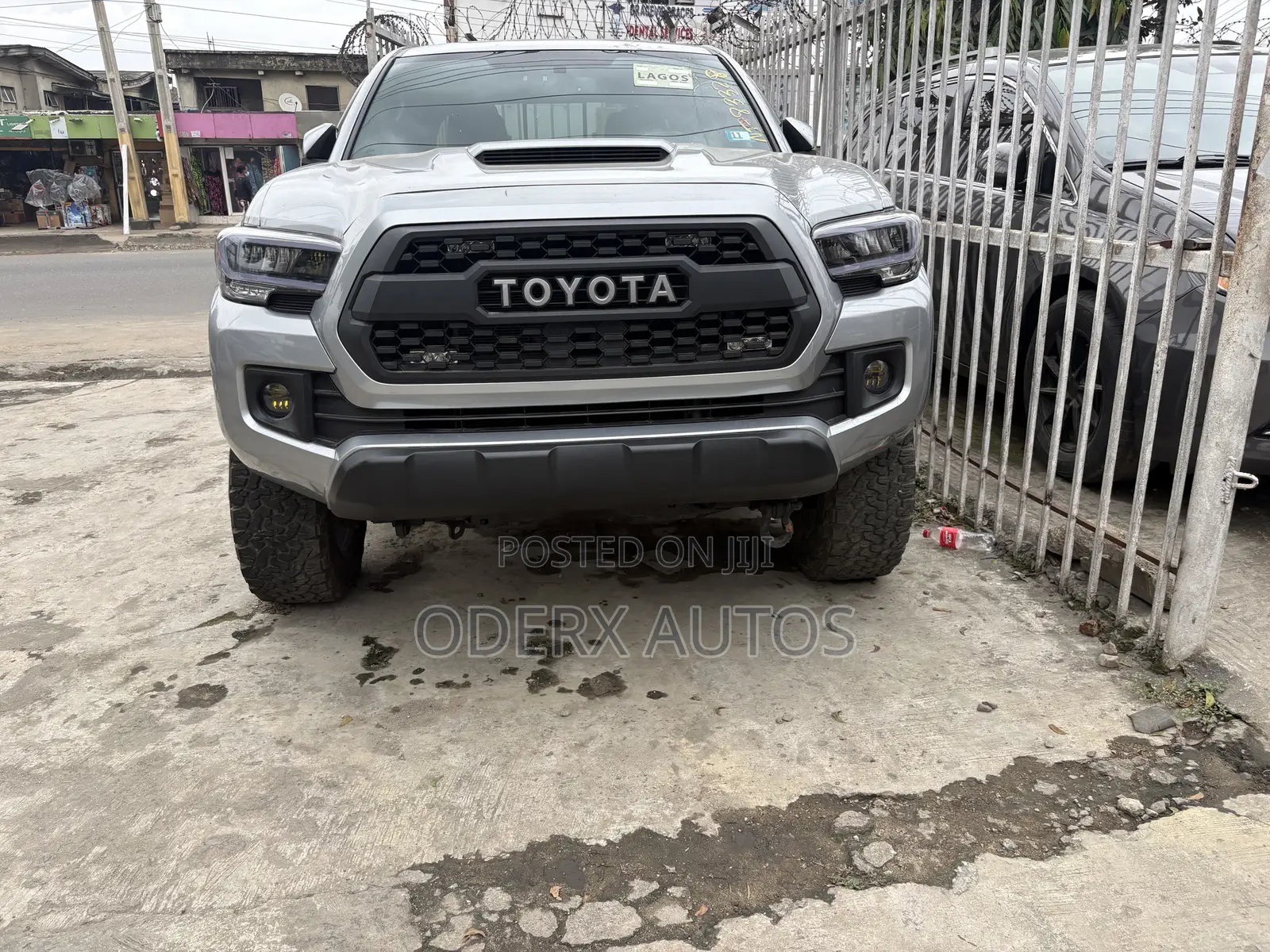 Toyota Tacoma SR5 2017 Silver