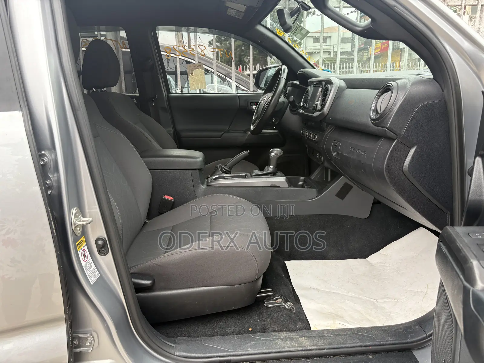 Toyota Tacoma SR5 2017 Silver
