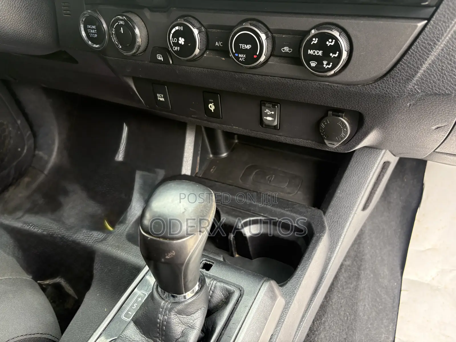 Toyota Tacoma SR5 2017 Silver
