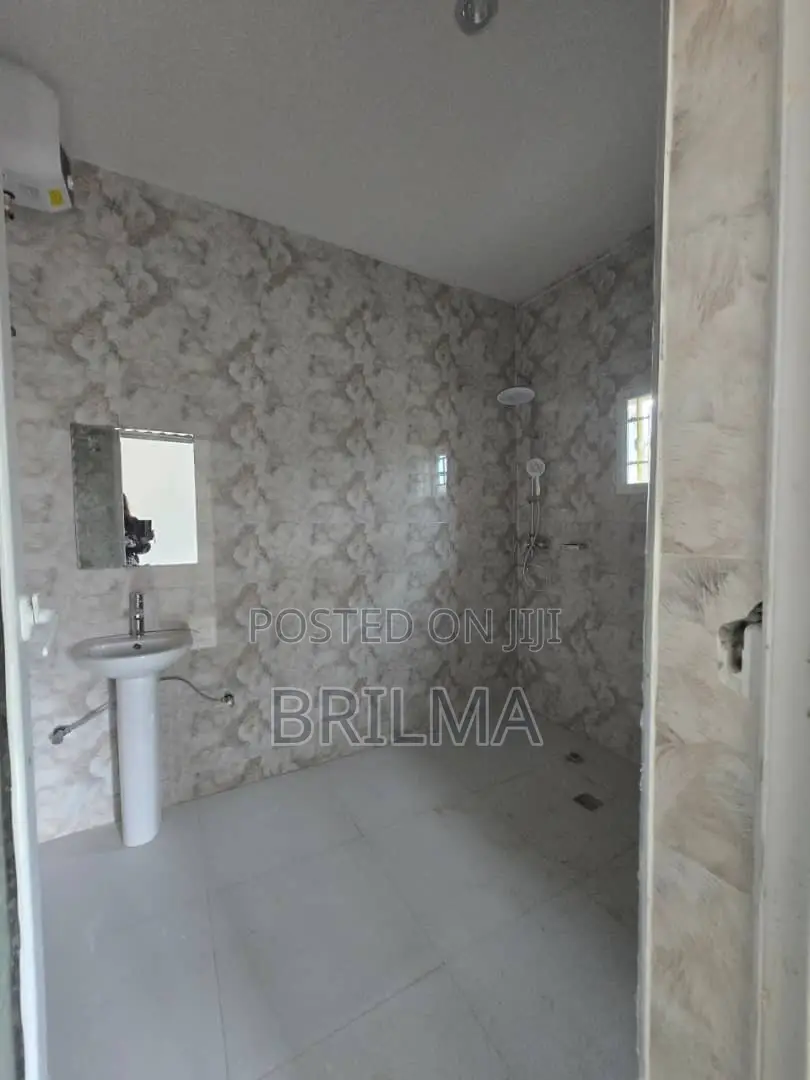 Spacious 3 Room Office Space in Kado for Rent