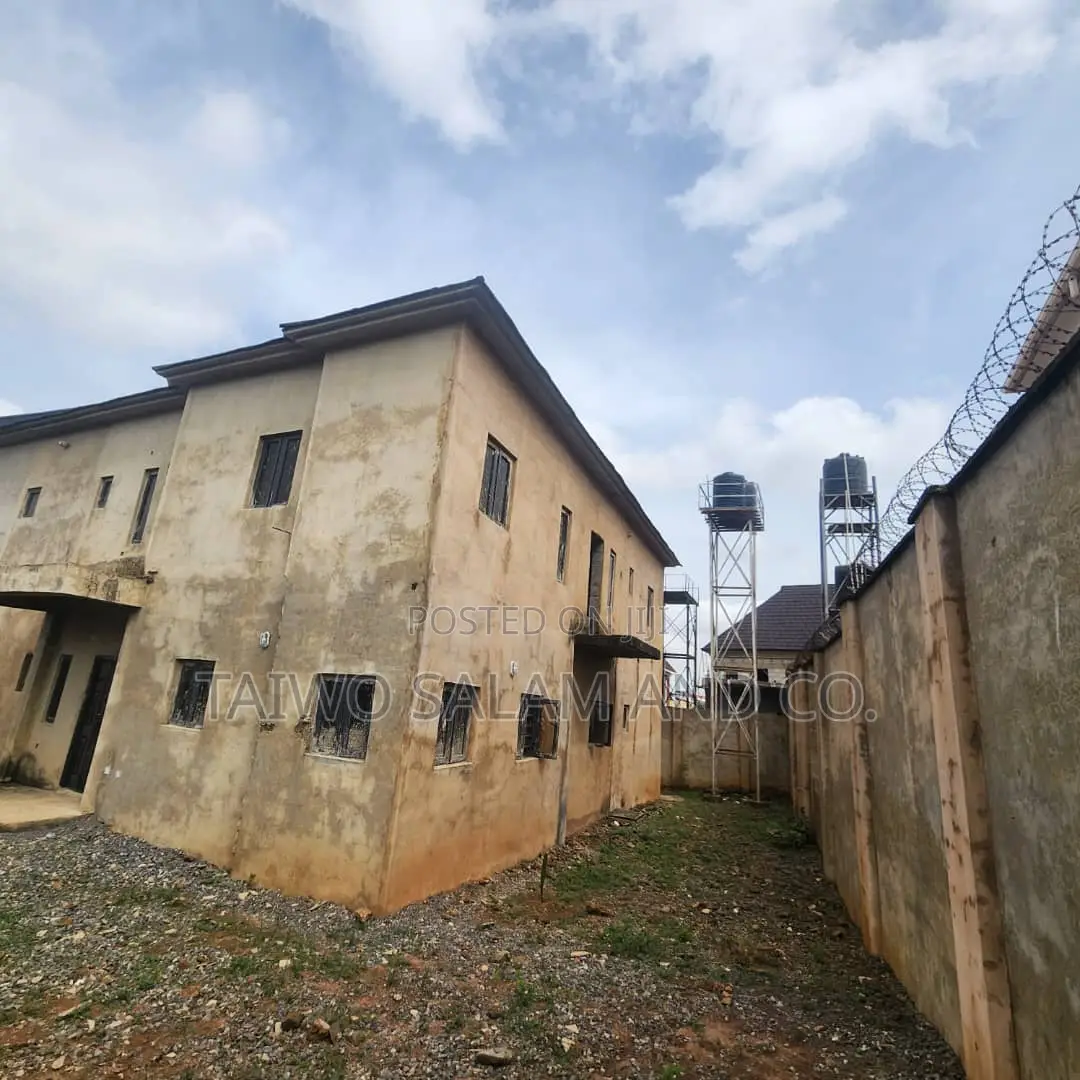 4bdrm Duplex in Oluyole Estate for sale