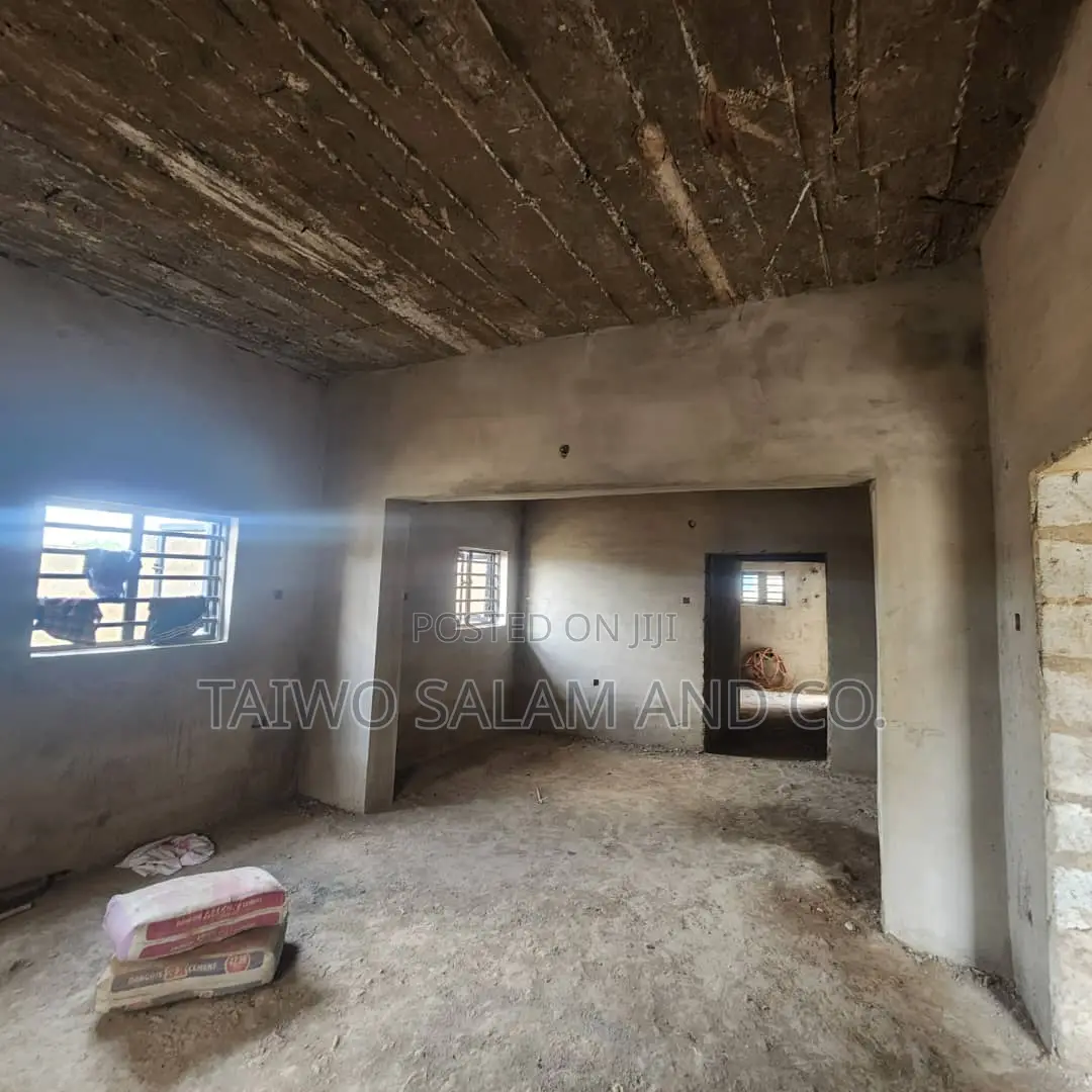 4bdrm Duplex in Oluyole Estate for sale