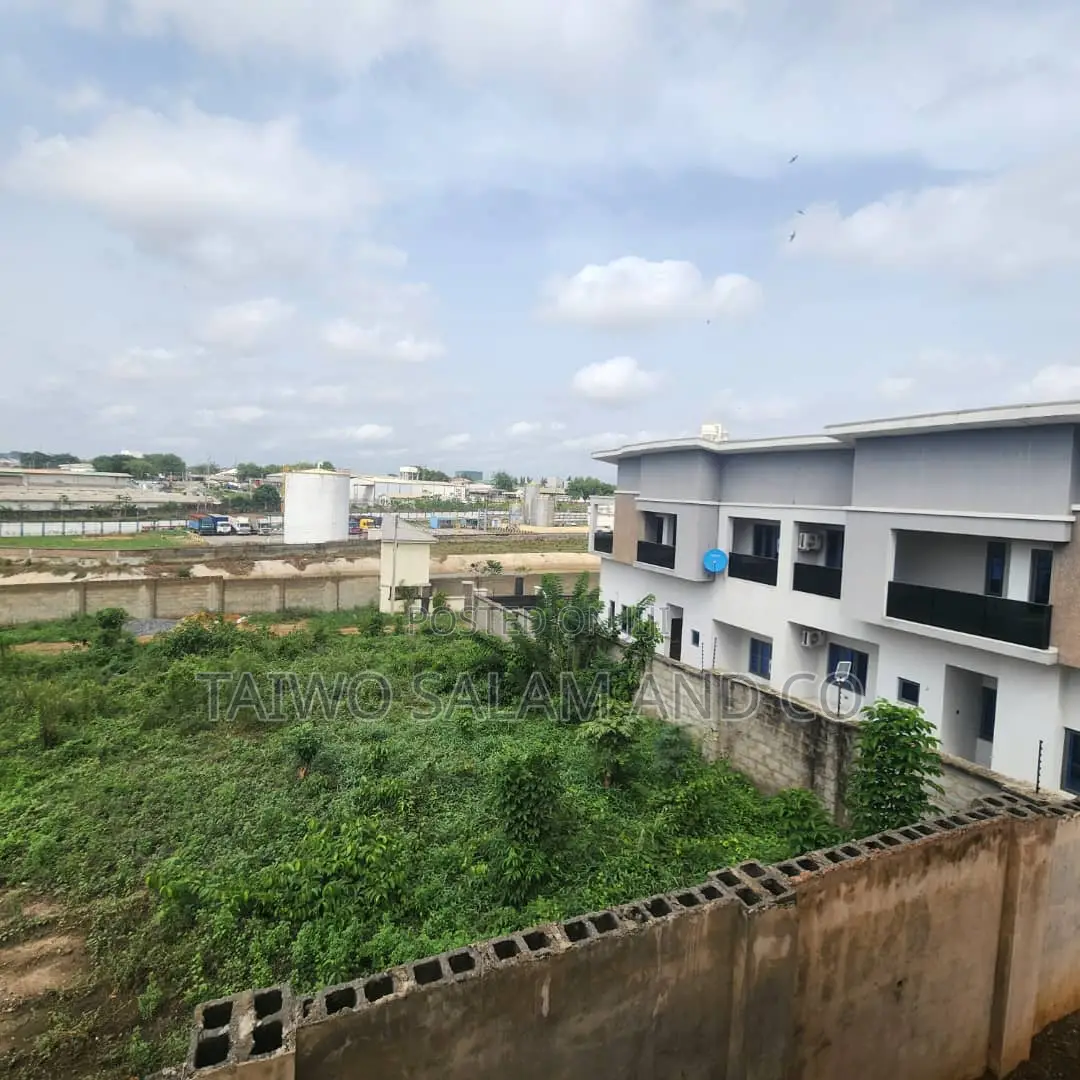 4bdrm Duplex in Oluyole Estate for sale