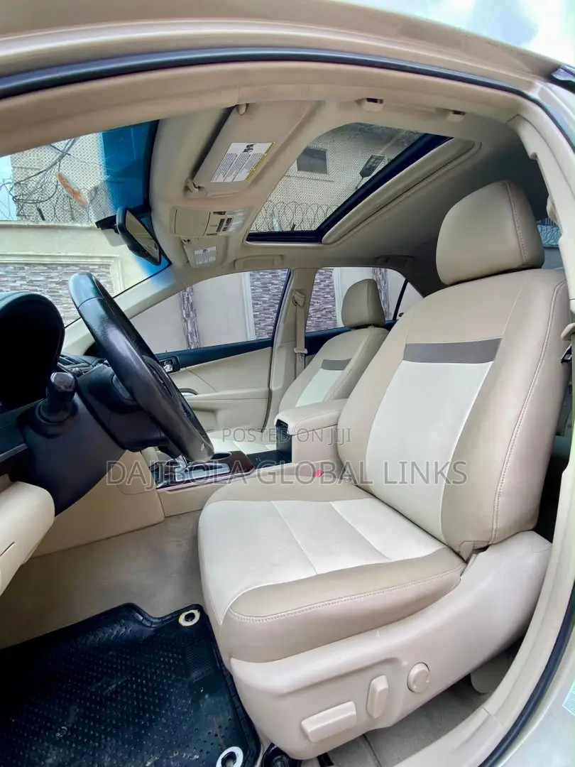 Toyota Camry XLE 4dr Sedan (2.5L 4cyl 6A) 2012 Gold