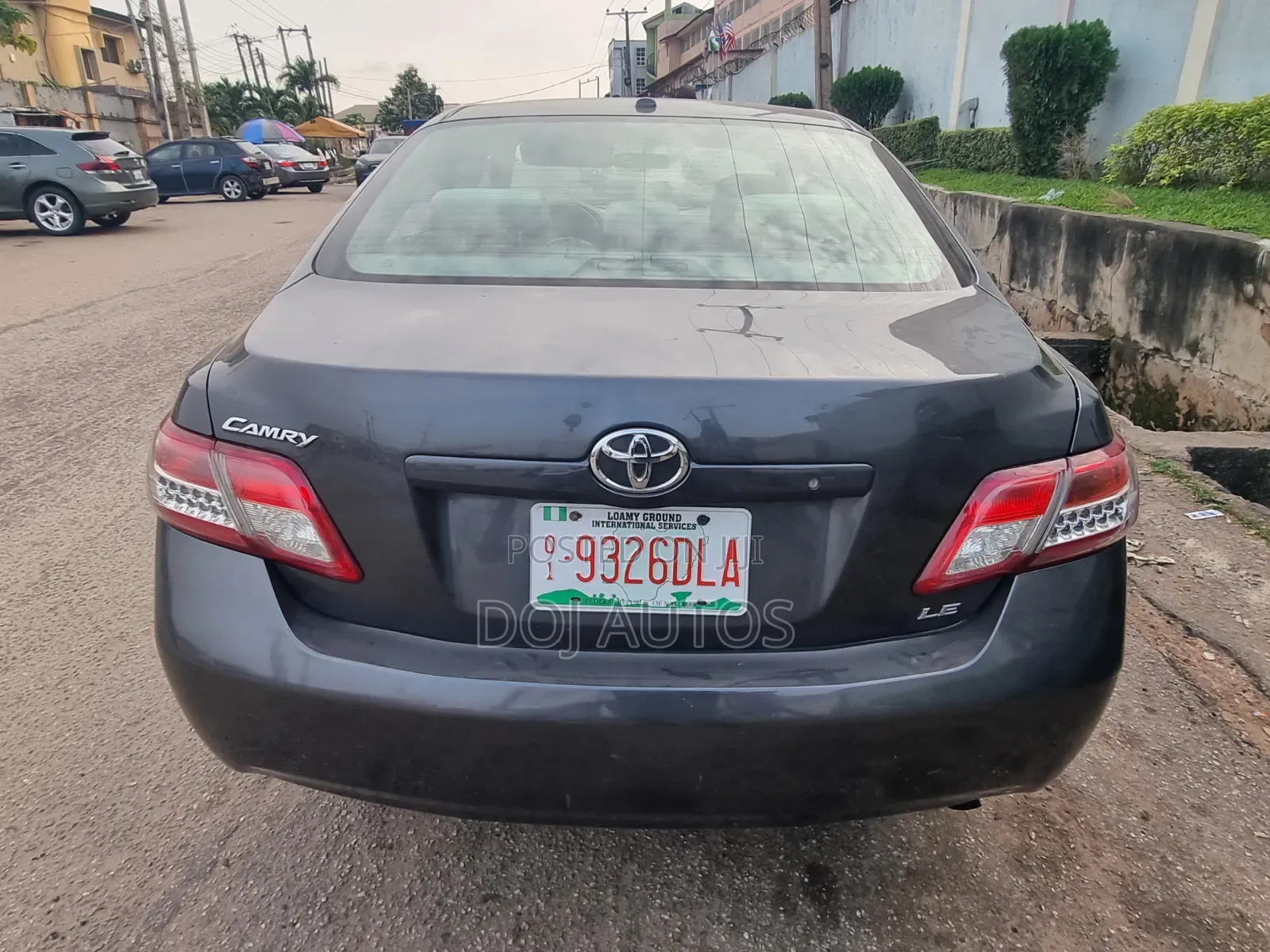 Toyota Camry Base 4dr Sedan (2.5L 4cyl 6M) 2010 Gray