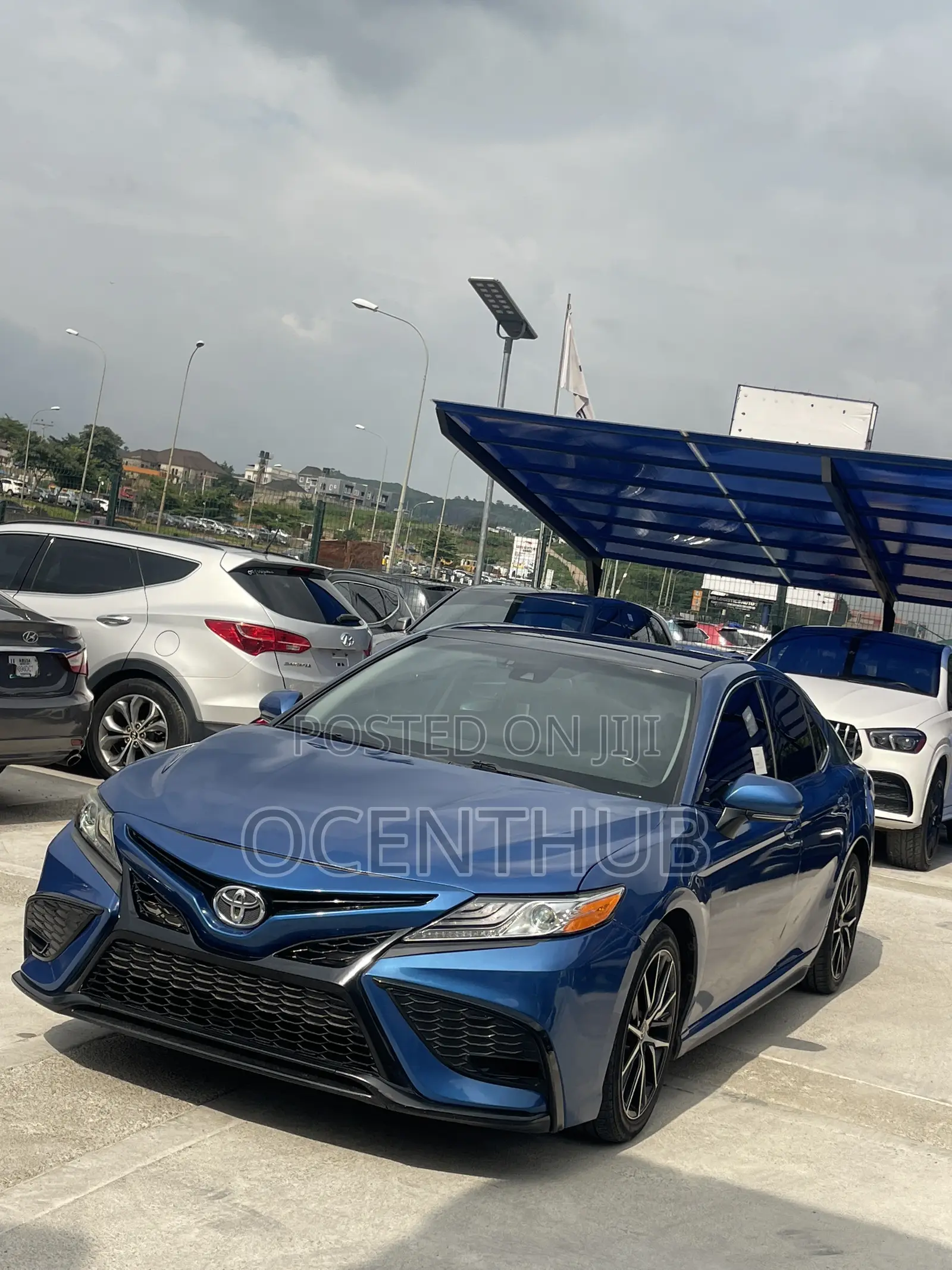 Toyota Camry XLE FWD 2020 Blue