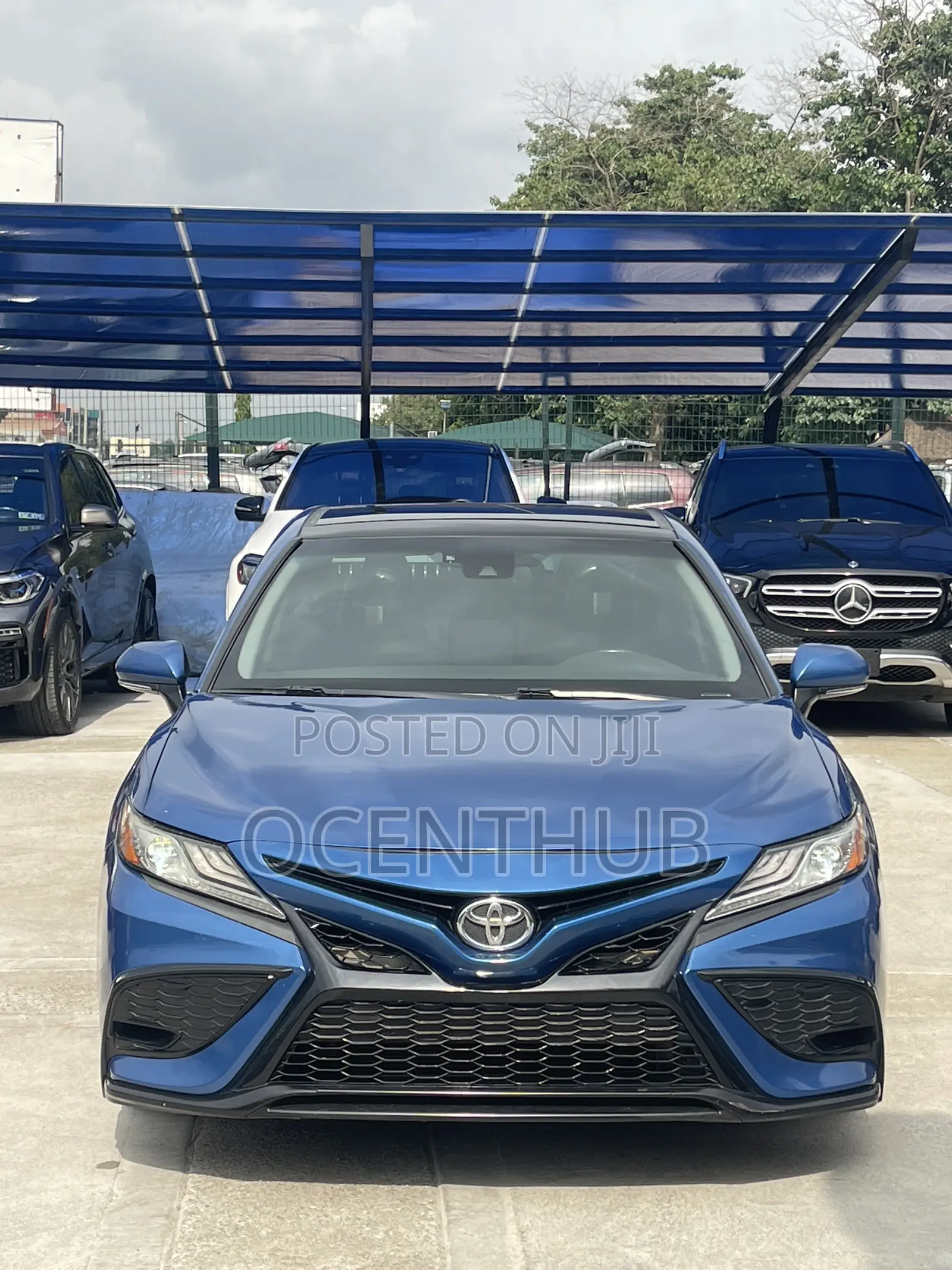 Toyota Camry XLE FWD 2020 Blue