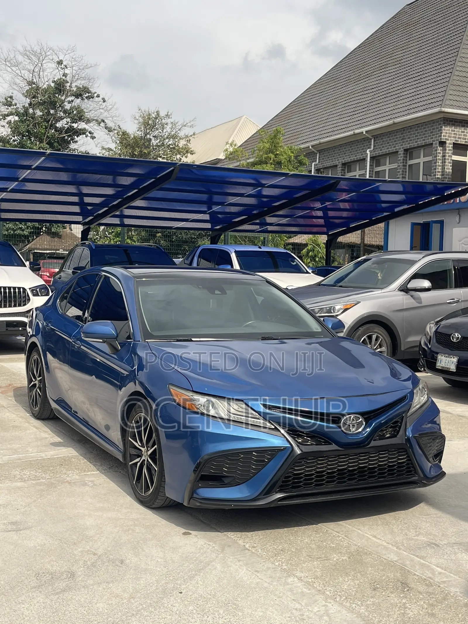 Toyota Camry XLE FWD 2020 Blue
