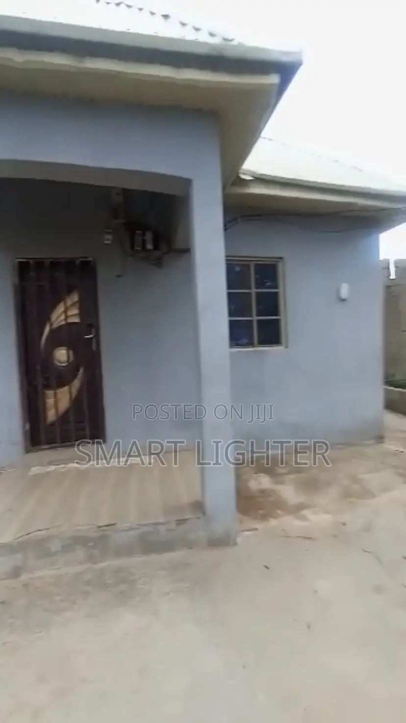 4bdrm Bungalow in Phase 1 / Jikwoyi for sale