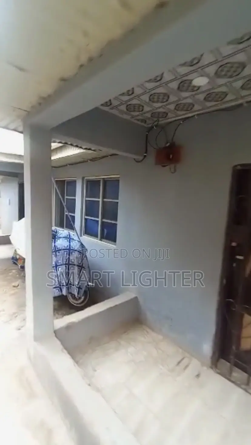 4bdrm Bungalow in Phase 1 / Jikwoyi for sale