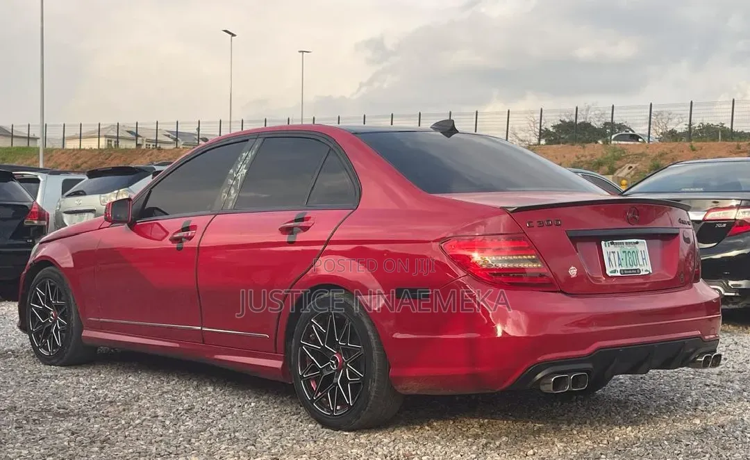 Mercedes-Benz C300 2013 Red