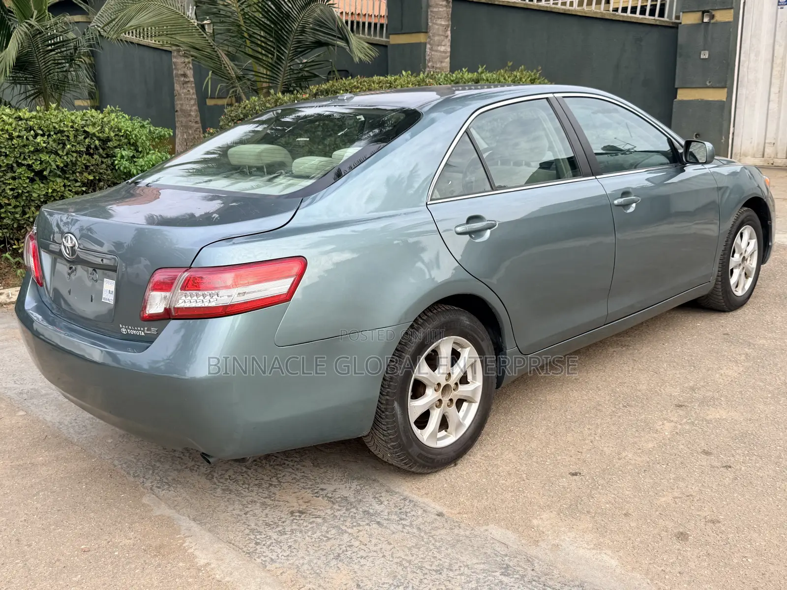 Toyota Camry LE 4dr Sedan (2.5L 4cyl 6A) 2011 Green