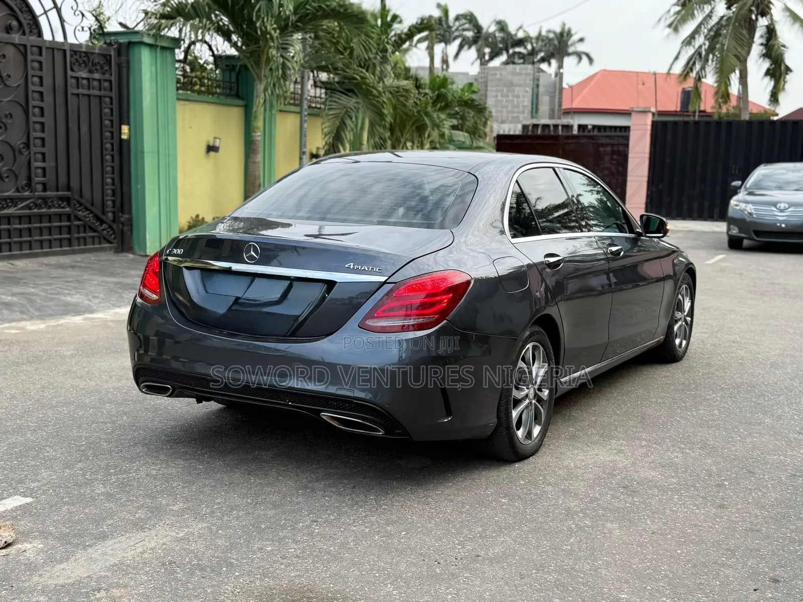Mercedes-Benz C300 2016 Gray