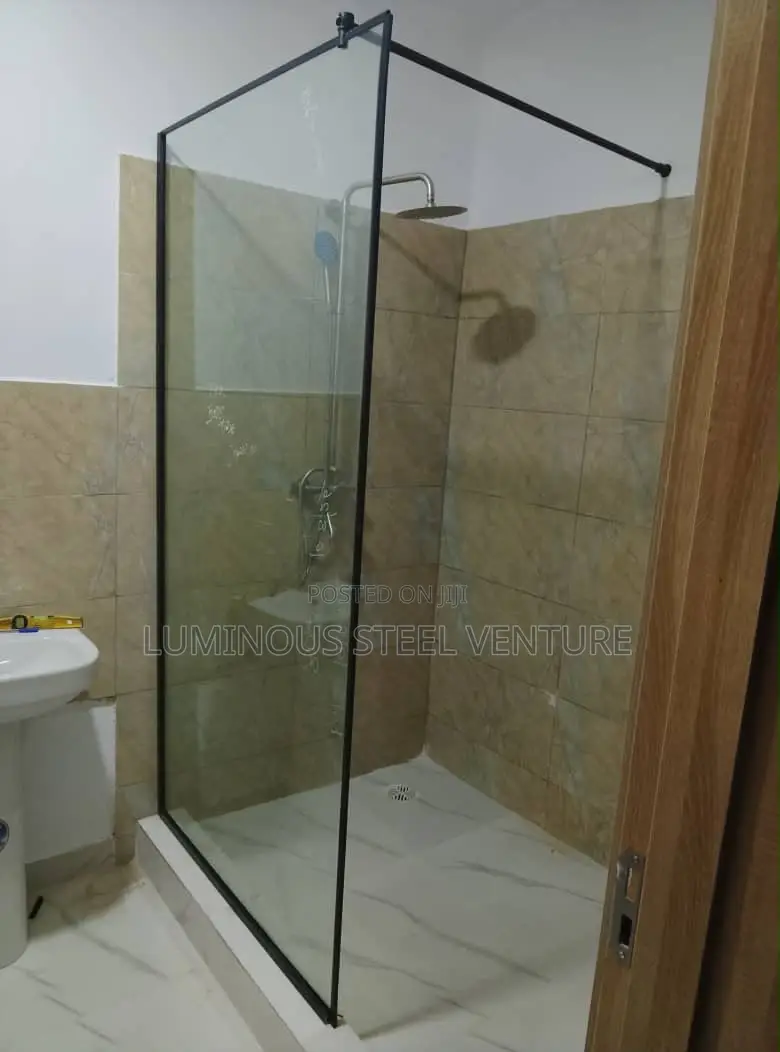 Features Crystal-Clear Tempered Safety Glass, Polished Anti-Rust Metal