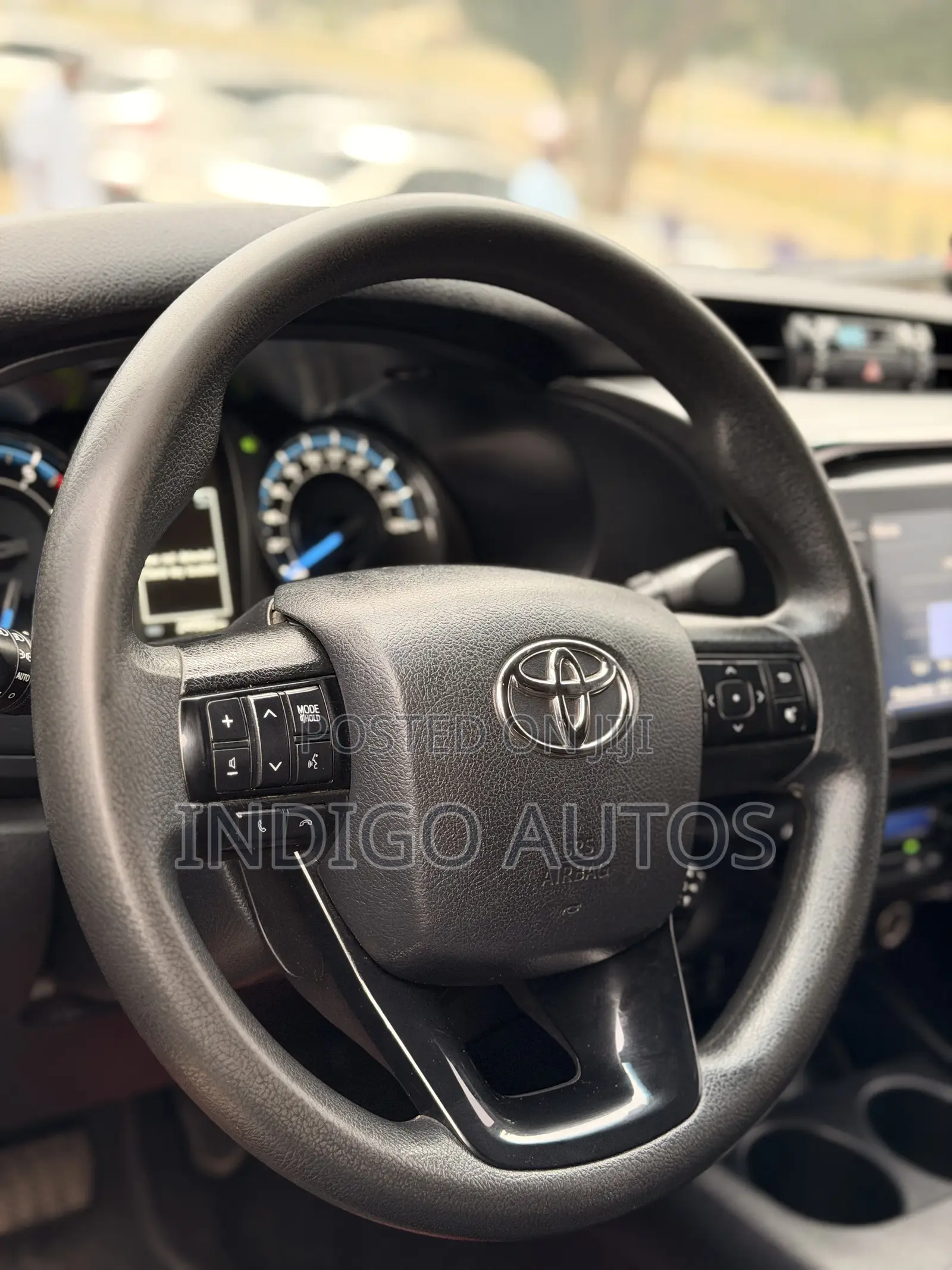 Toyota Hilux 2023 White