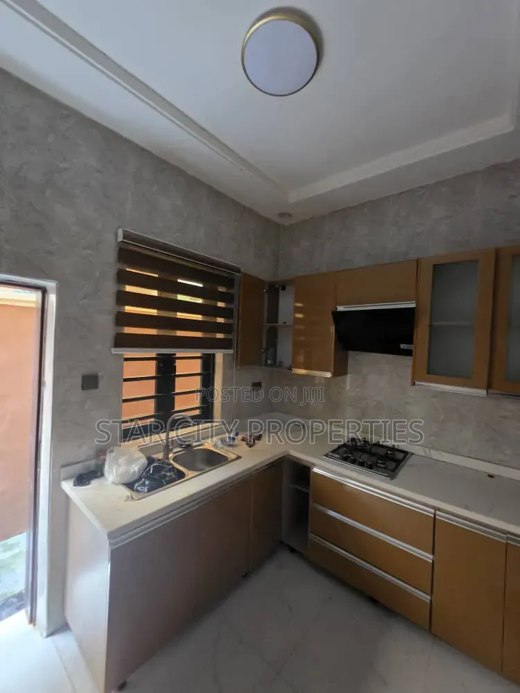 2bdrm Townhouse / Terrace in Omole Phase 2 for rent
