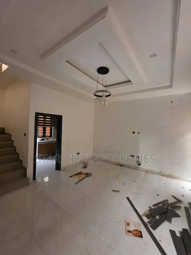 2bdrm Townhouse / Terrace in Omole Phase 2 for rent