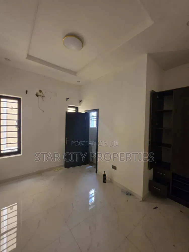 2bdrm Townhouse / Terrace in Omole Phase 2 for rent