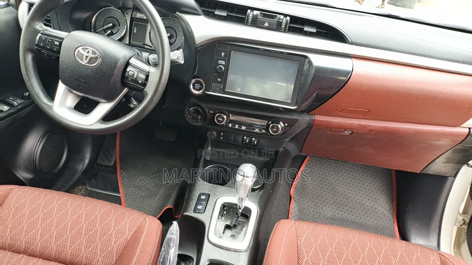 Toyota Hilux 2021 White