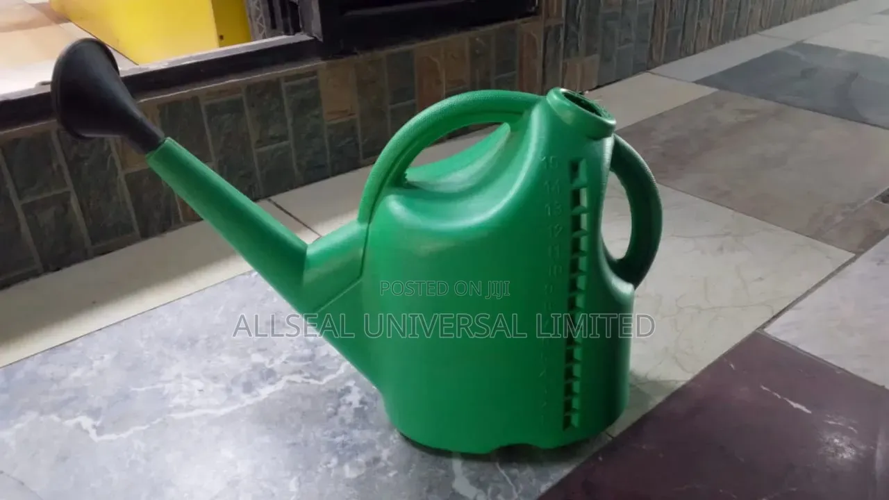 Farm and Garden Watering Kettle 15litres (Nous Parlons Français)