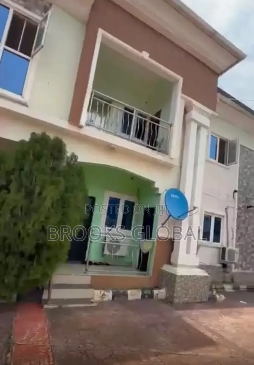 3bdrm Block of Flats in Benin City for sale