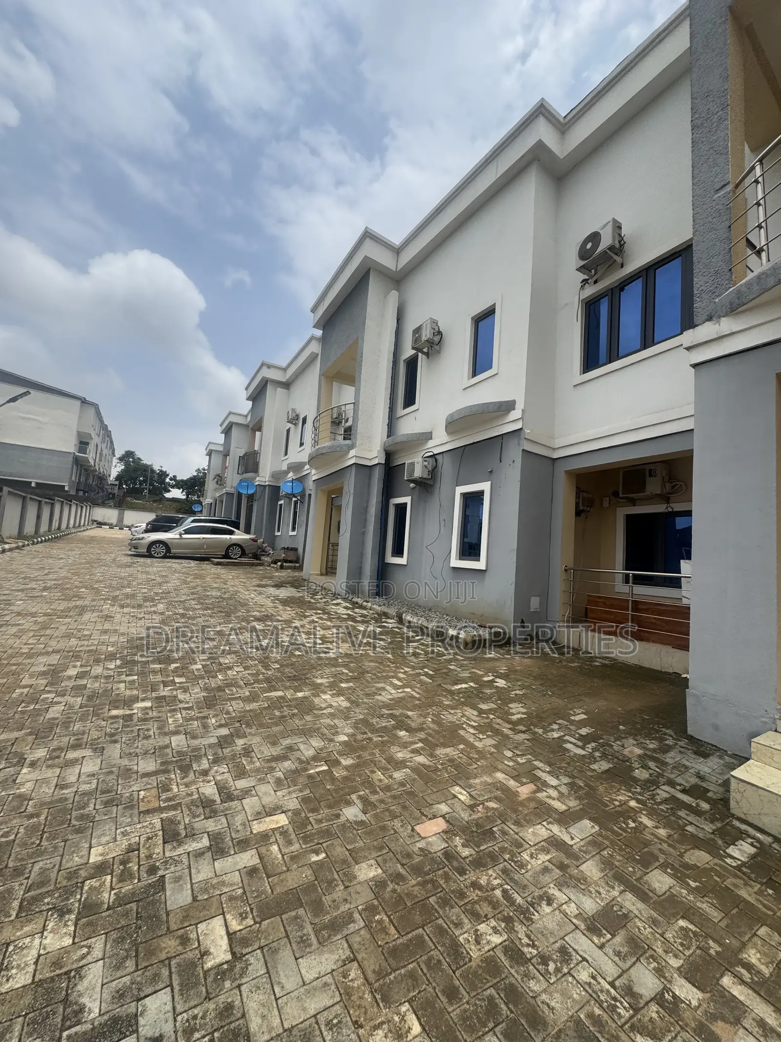 4bdrm Duplex in Life Camp for rent