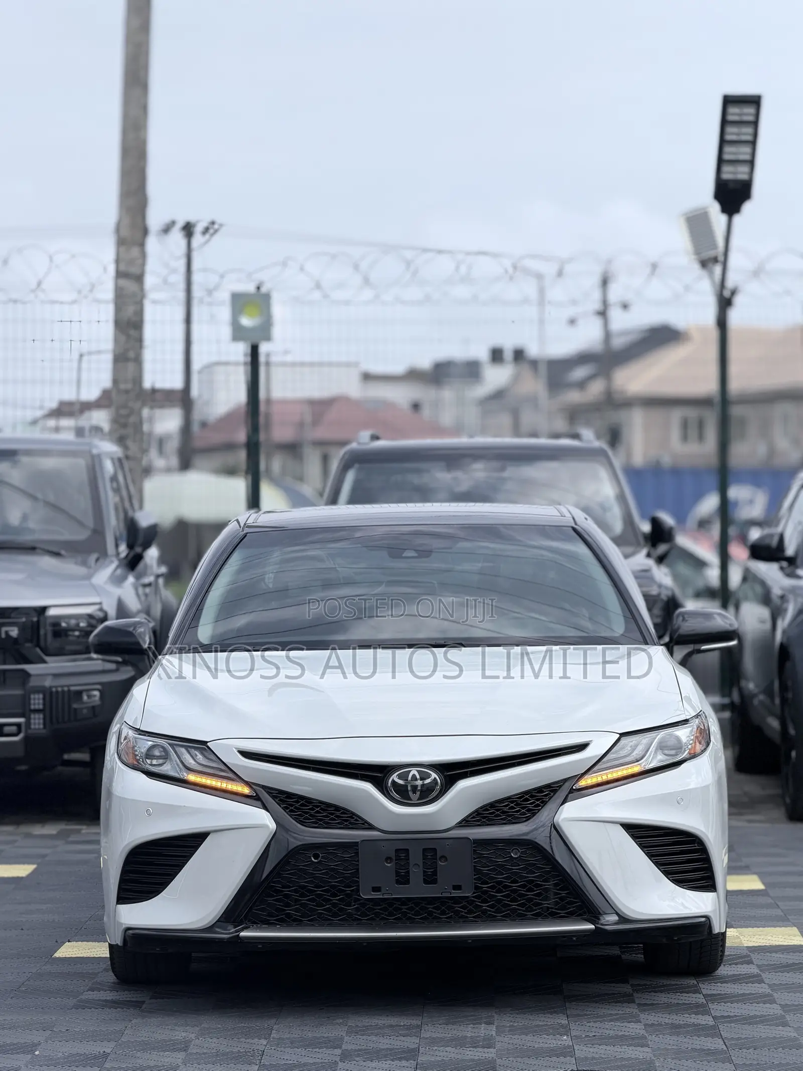 Toyota Camry XSE FWD (2.5L 4cyl 8AM) 2018 White