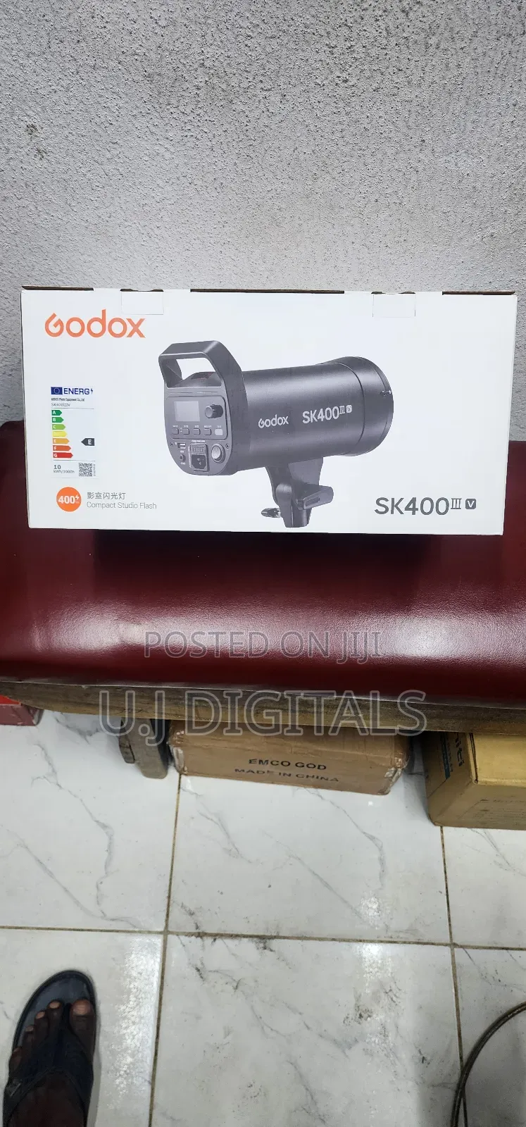 Godox SK400 Iii v Professional Studio Flash