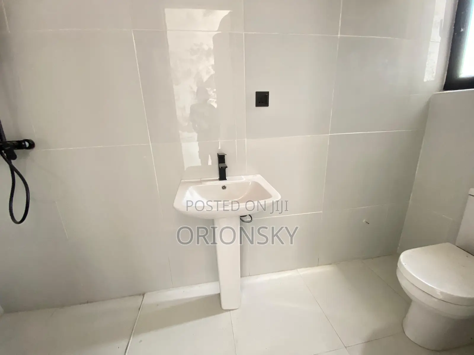3bdrm Apartment in Lekki Phase 1 for sale