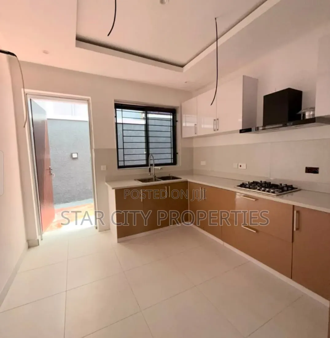 4bdrm Duplex in Ikeja Lagos, Adeniyi Jones for rent