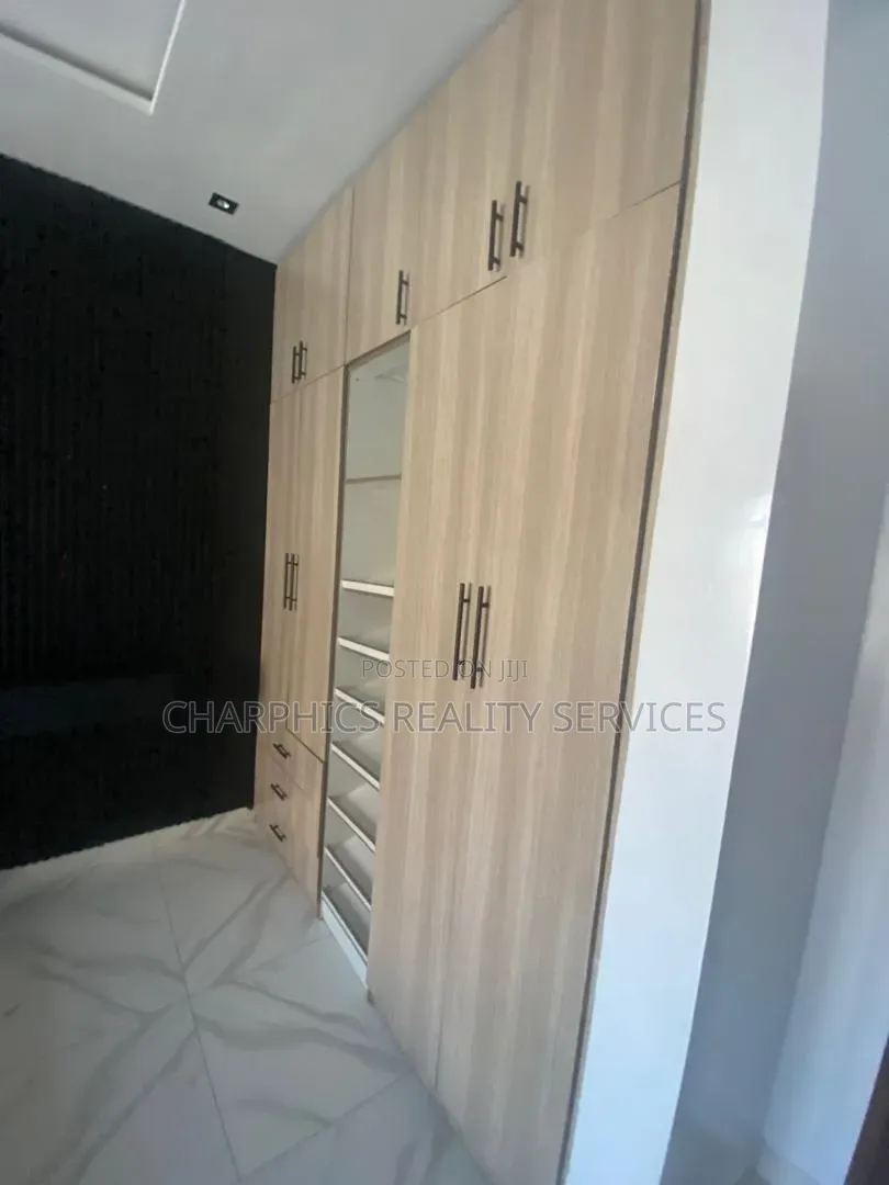 3bdrm Apartment in Lekki Phase 1 for rent