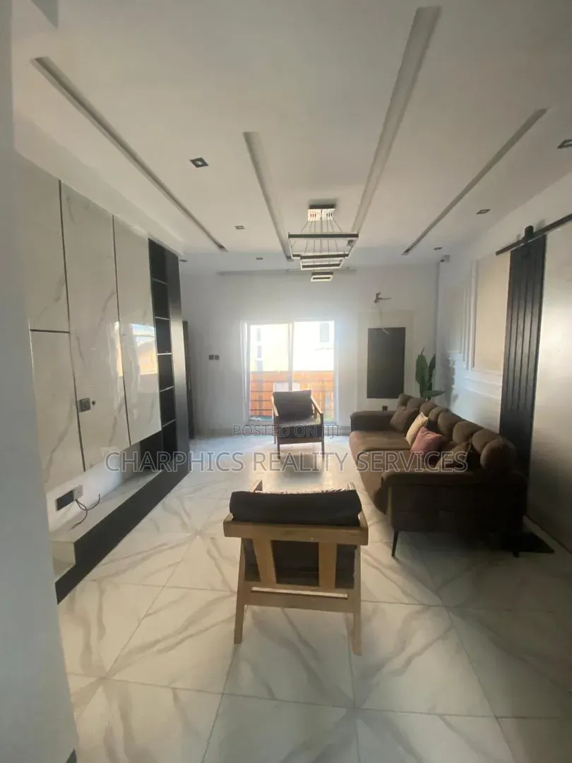 3bdrm Apartment in Lekki Phase 1 for rent