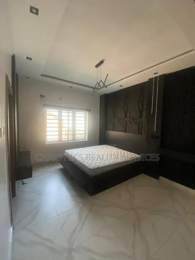 3bdrm Apartment in Lekki Phase 1 for rent
