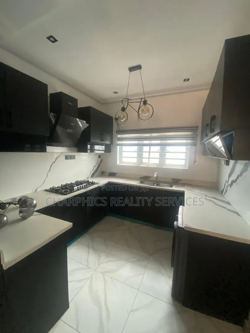 3bdrm Apartment in Lekki Phase 1 for rent