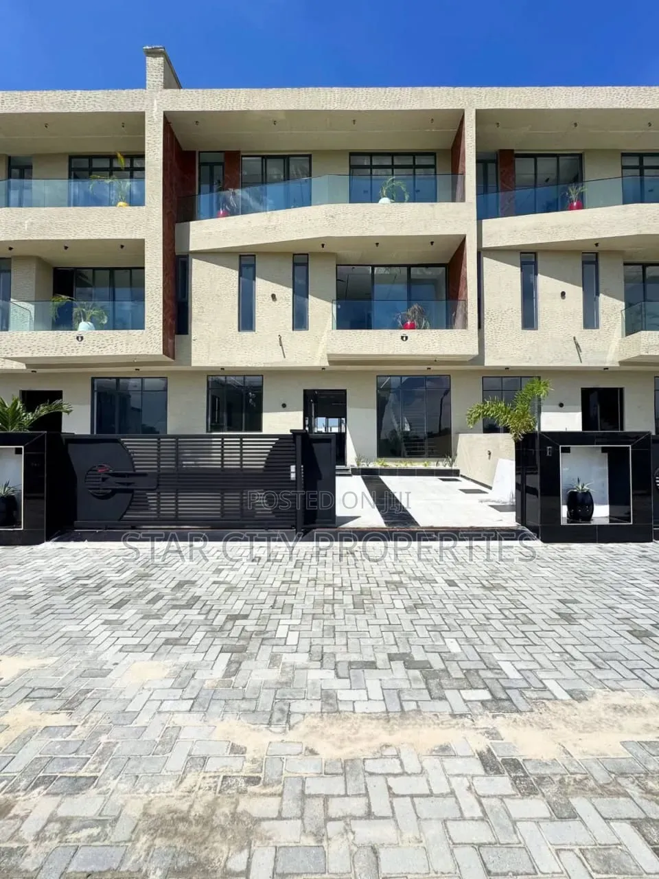 5bdrm House in Lekki Phase 1 for sale