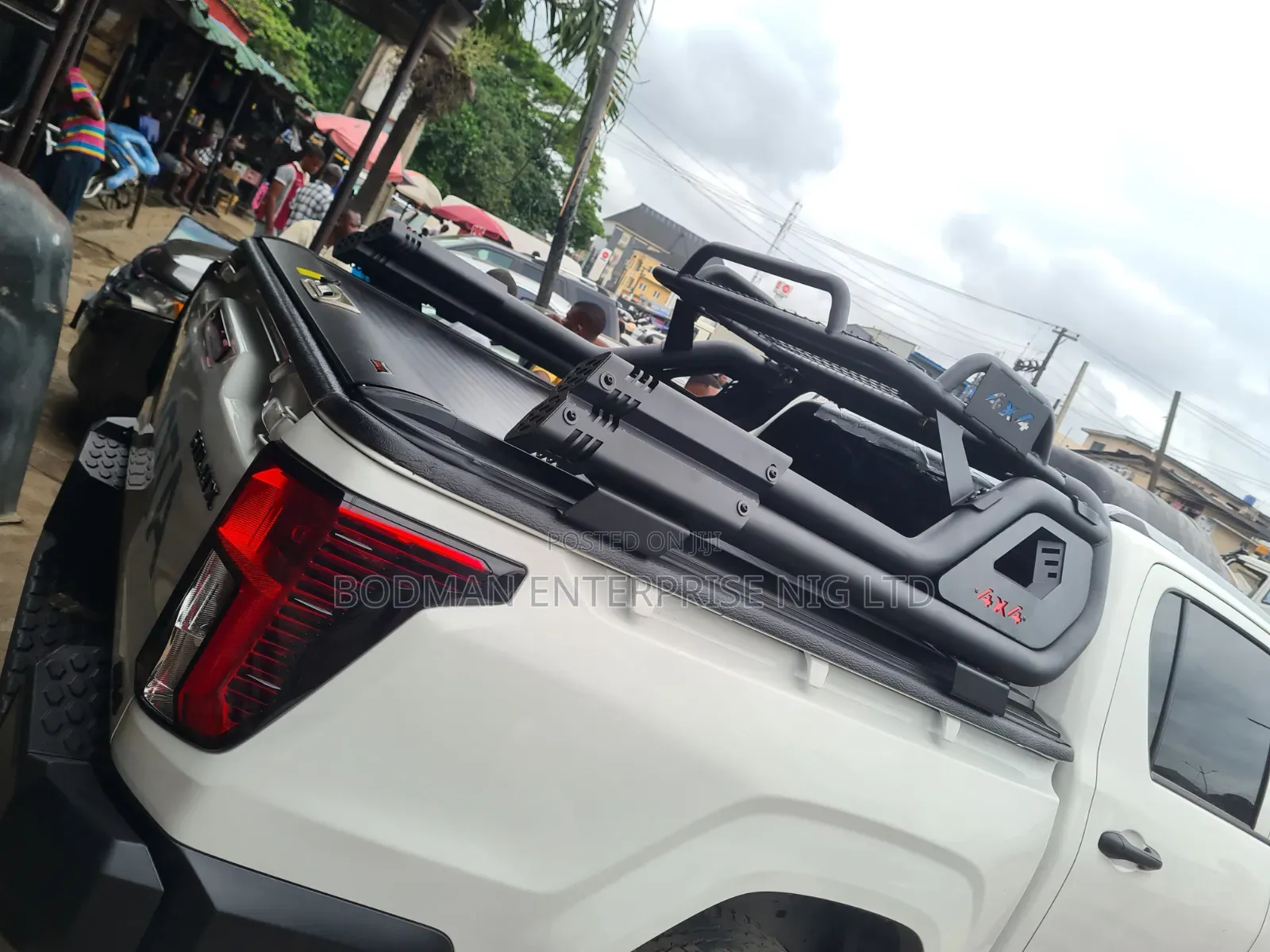 Manual Rolling Boot Cover With Off-Road Bar for Hilux 2026 Model $# at ×