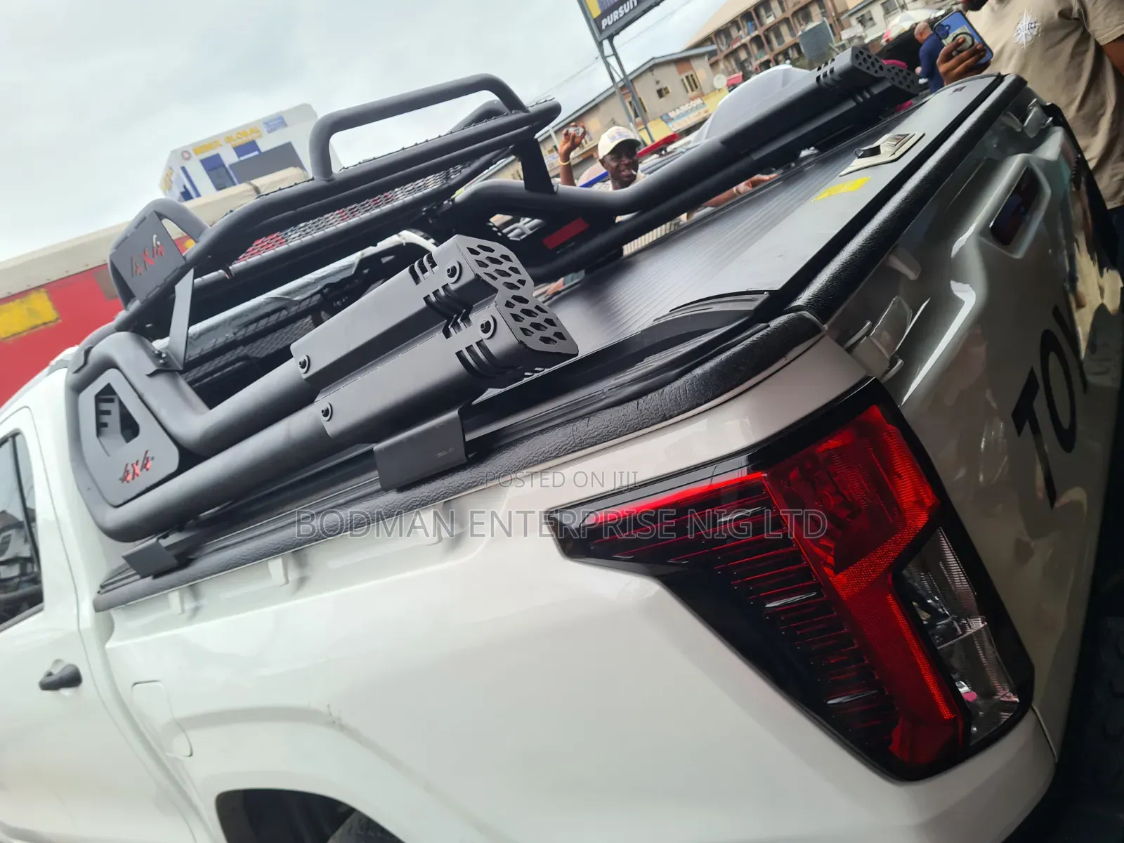 Manual Rolling Boot Cover With Off-Road Bar for Hilux 2026 Model $# at ×