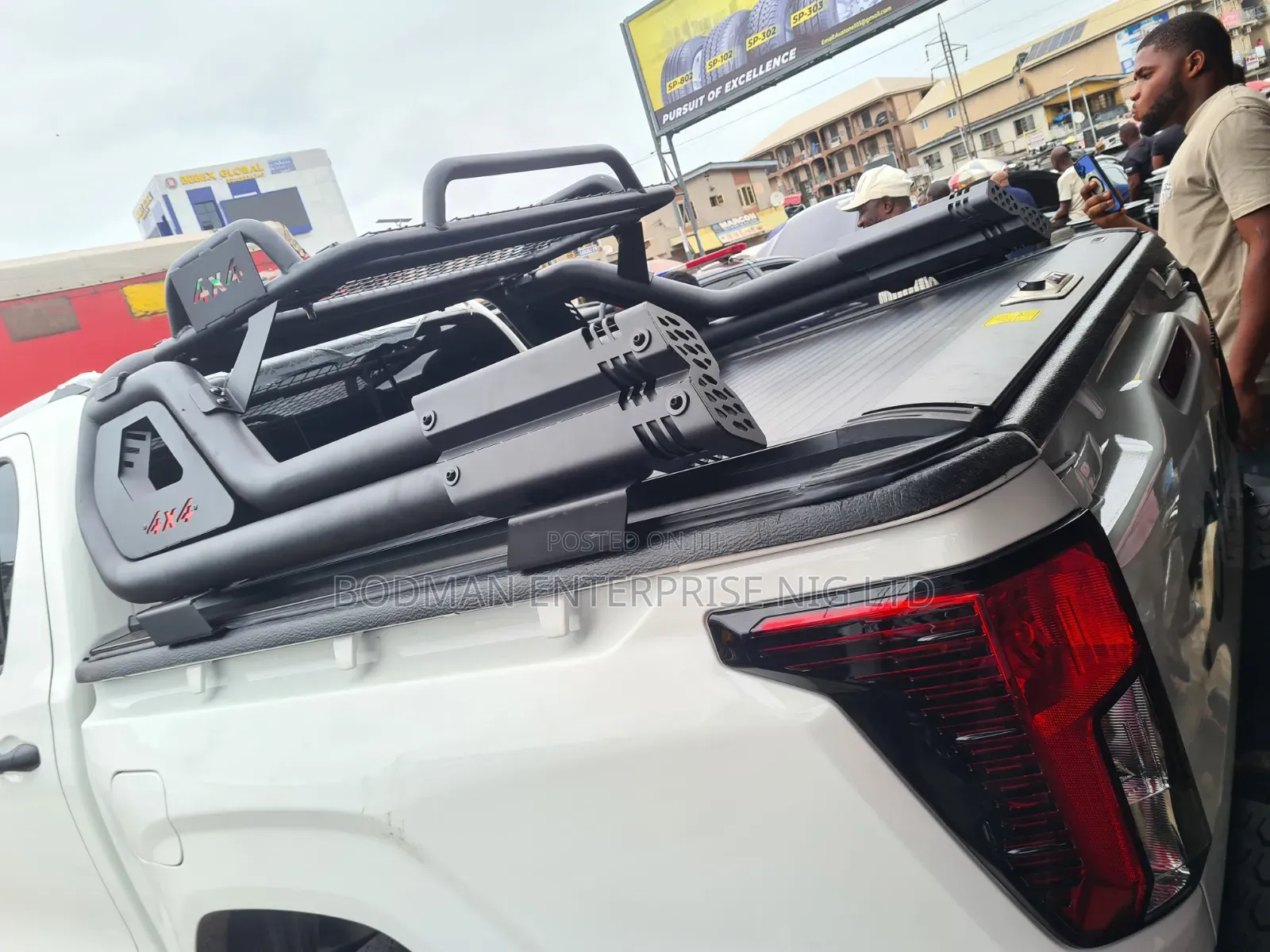 Manual Rolling Boot Cover With Off-Road Bar for Hilux 2026 Model $# at ×