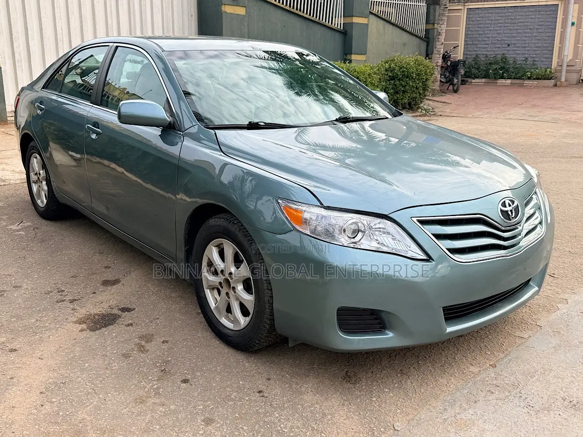 Toyota Camry LE 4dr Sedan (2.5L 4cyl 6A) 2011 Green