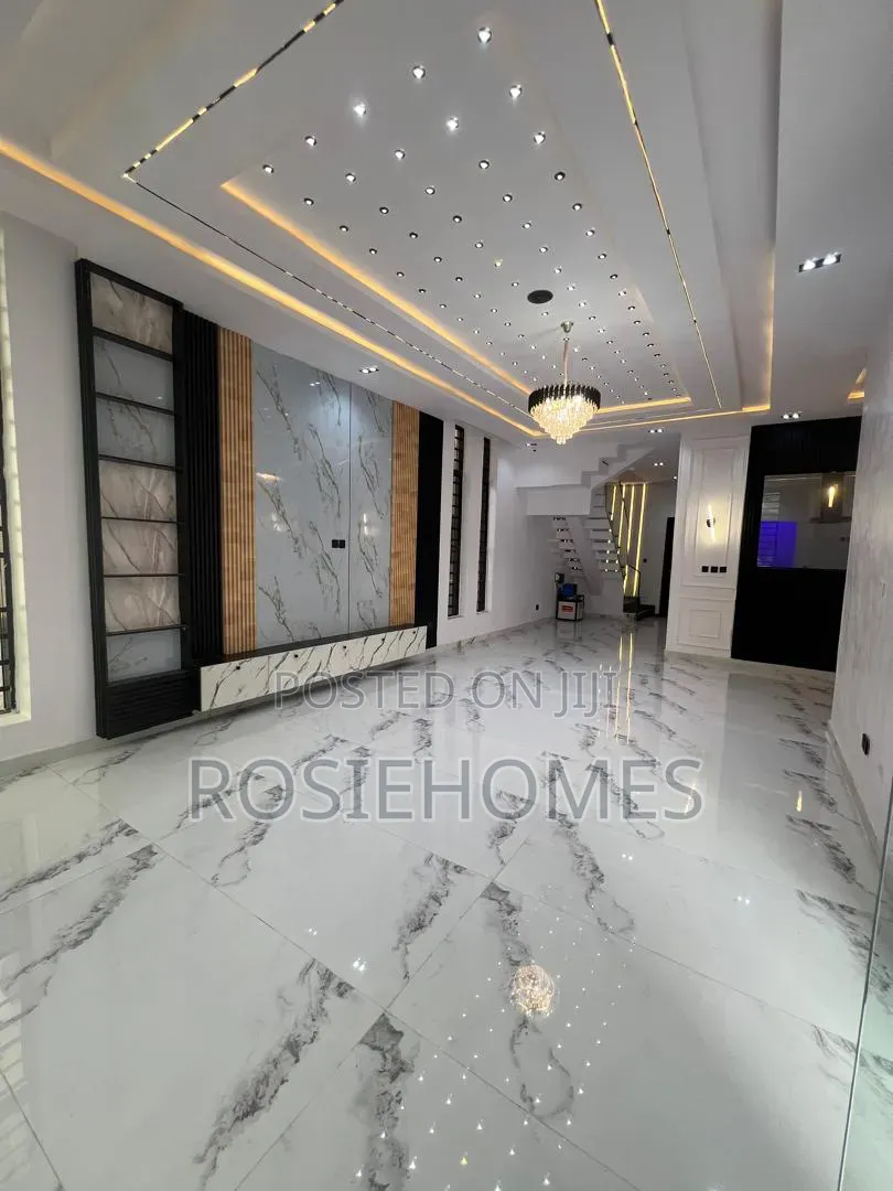 5bdrm Duplex in Ikota for sale