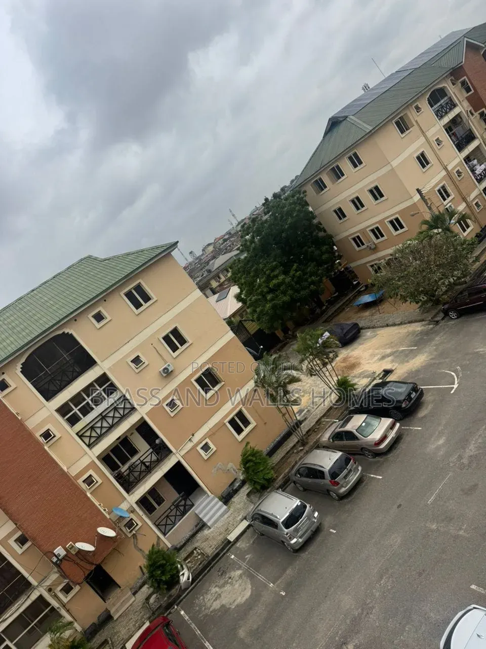 Furnished 3bdrm Apartment in Pen Cinema for sale