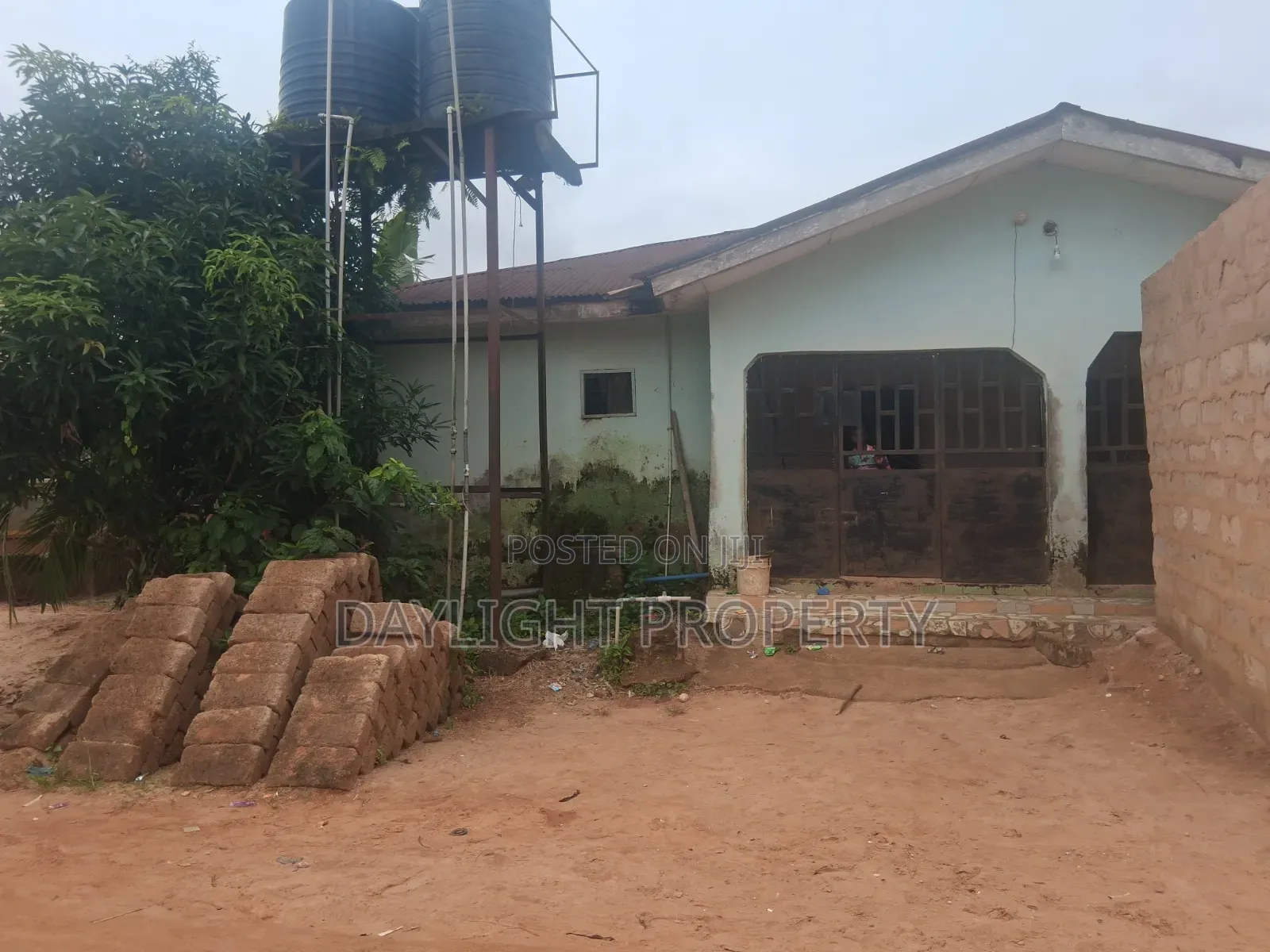 5bdrm Bungalow in Daylight Property, Benin City for sale