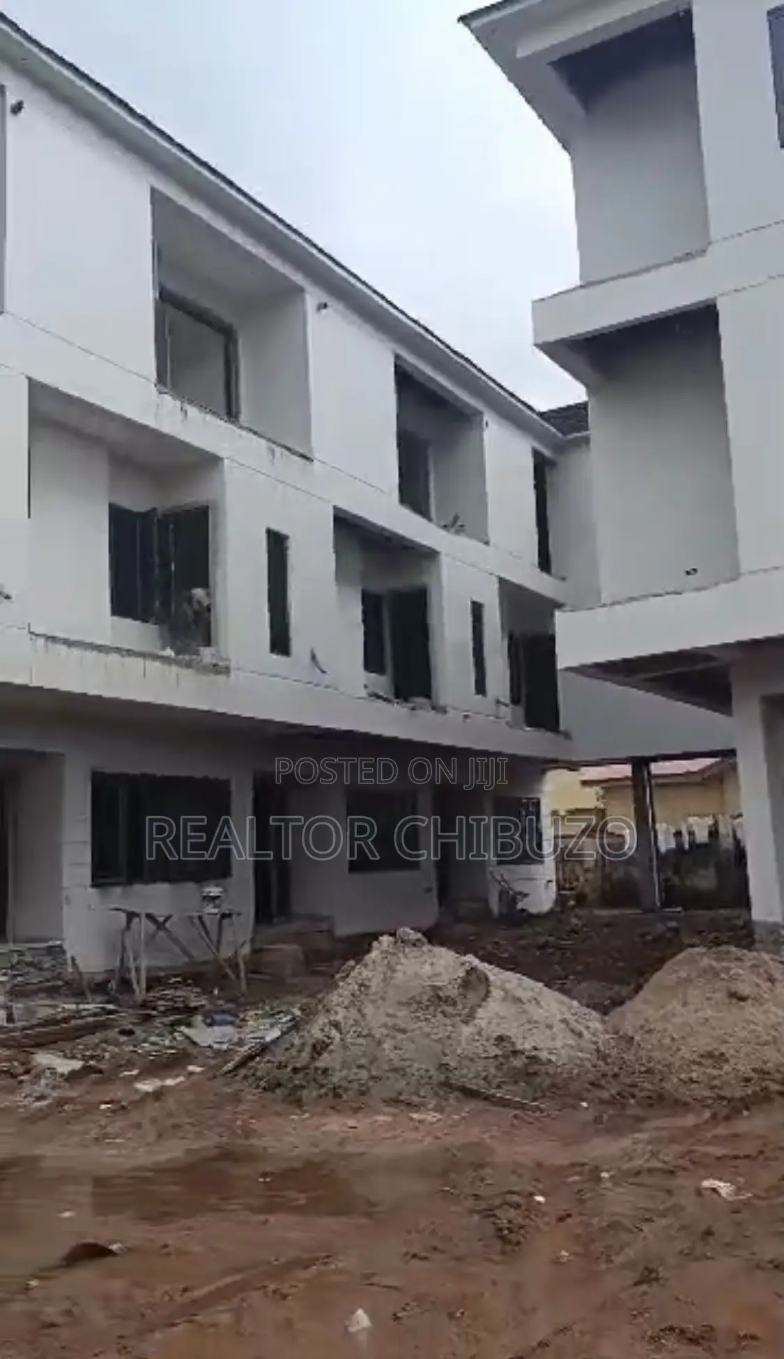 Furnished 3bdrm Block of Flats in Abuja Top Realty, Wuye for sale