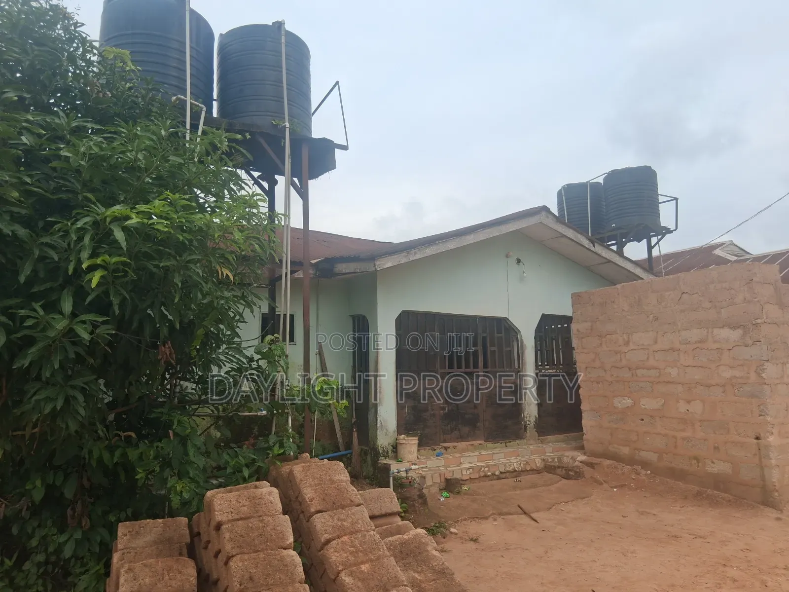 5bdrm Bungalow in Daylight Property, Benin City for sale