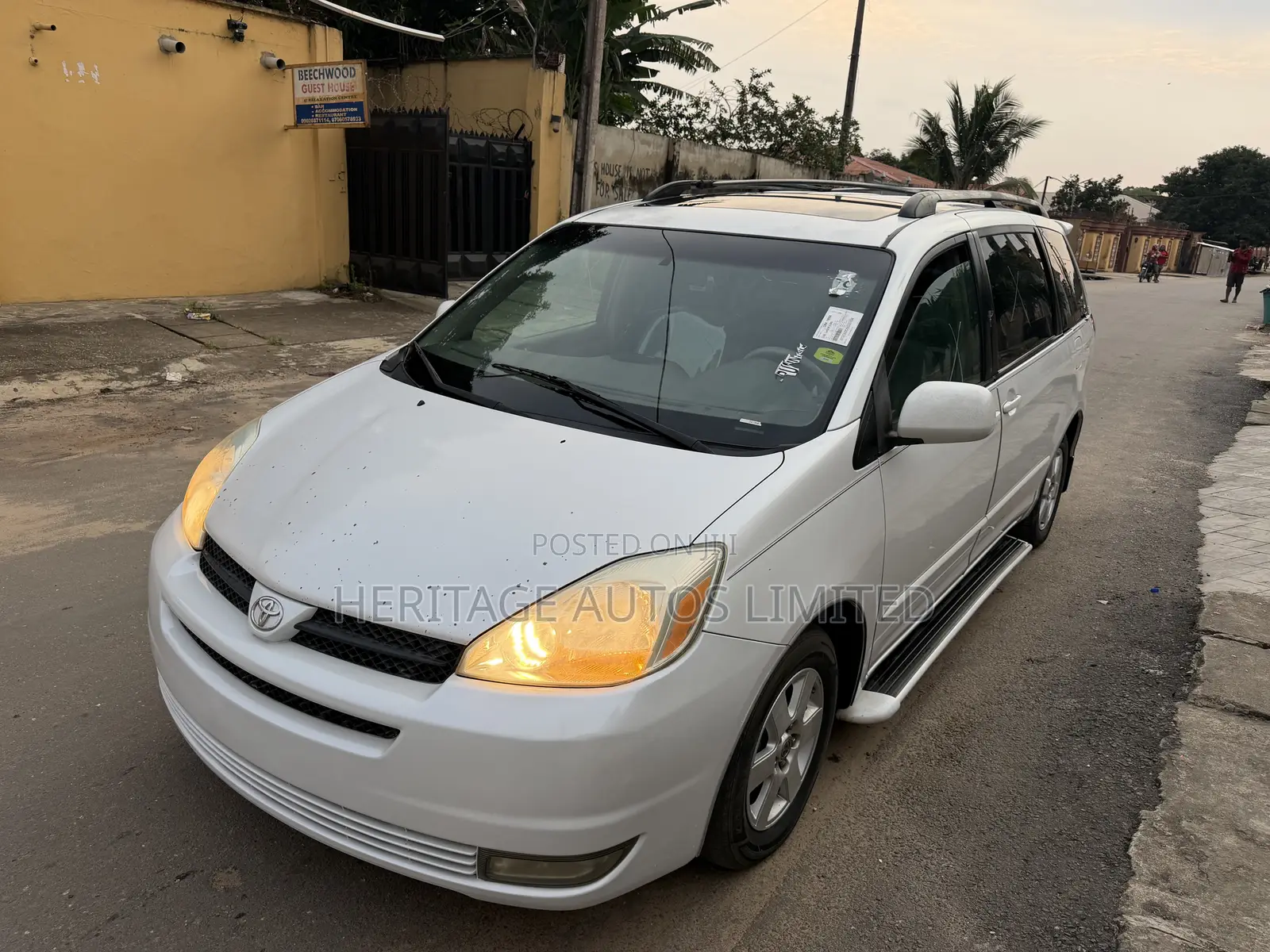 Toyota Sienna XLE FWD 2006 White