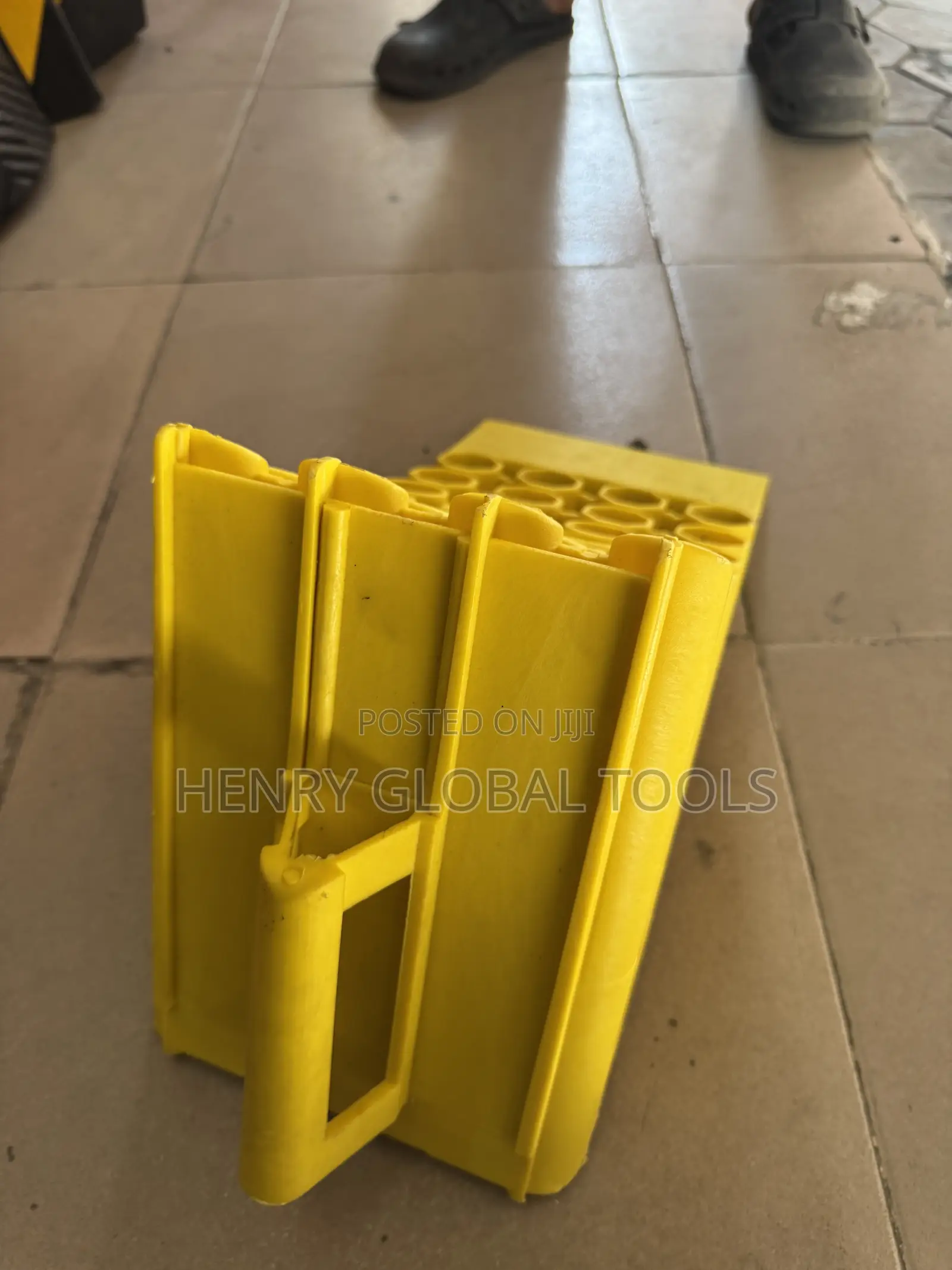 Multi-Tube Storage Rack / Pipe & Conduit Holder