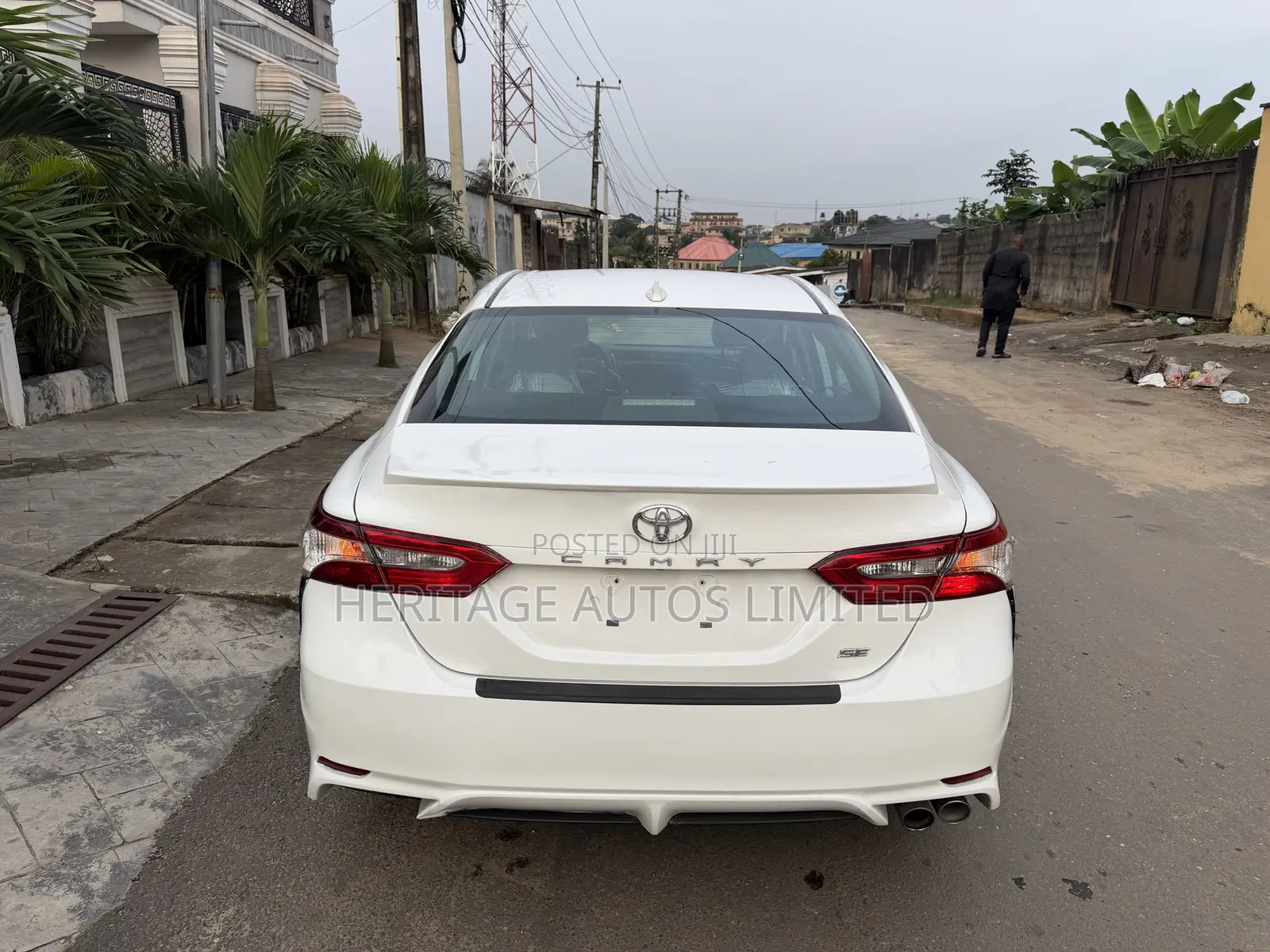 Toyota Camry SE (2.5L 4cyl 8A) 2019 White