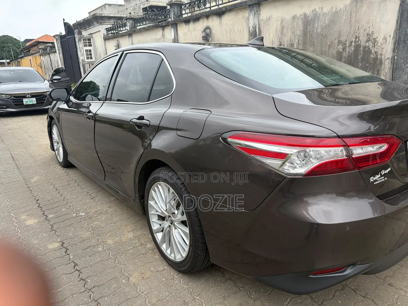Toyota Camry XLE FWD (2.5L 4cyl 8AM) 2018 Brown